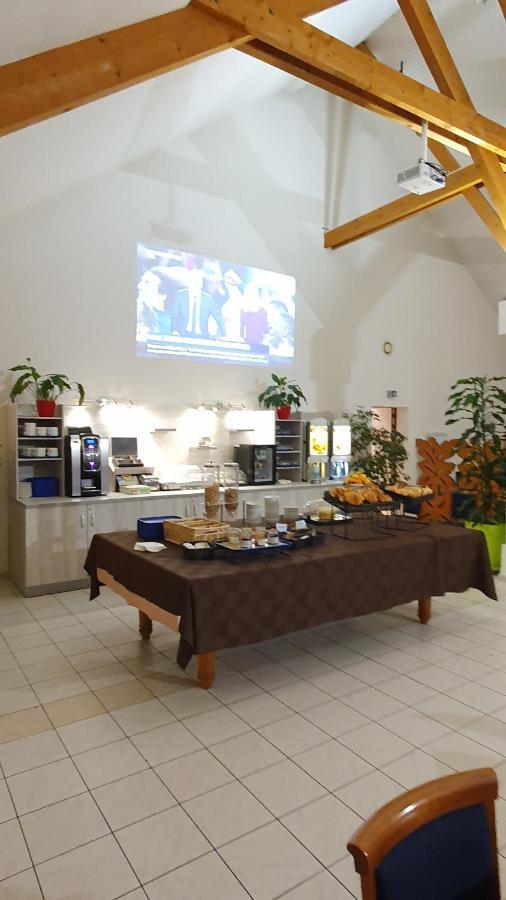 Logis Hotel Restaurant De L'Abbaye Ferrieres-en-Gatinais Eksteriør bilde