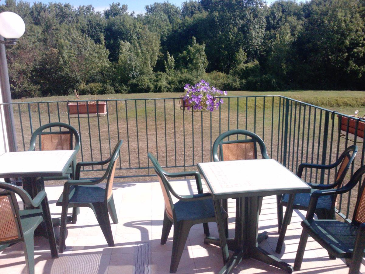 Logis Hotel Restaurant De L'Abbaye Ferrieres-en-Gatinais Eksteriør bilde