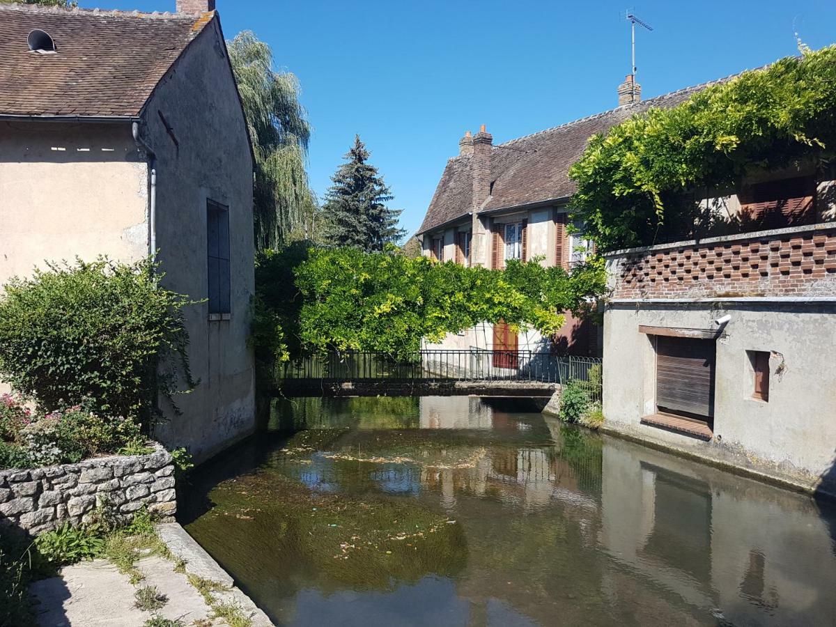 Logis Hotel Restaurant De L'Abbaye Ferrieres-en-Gatinais Eksteriør bilde