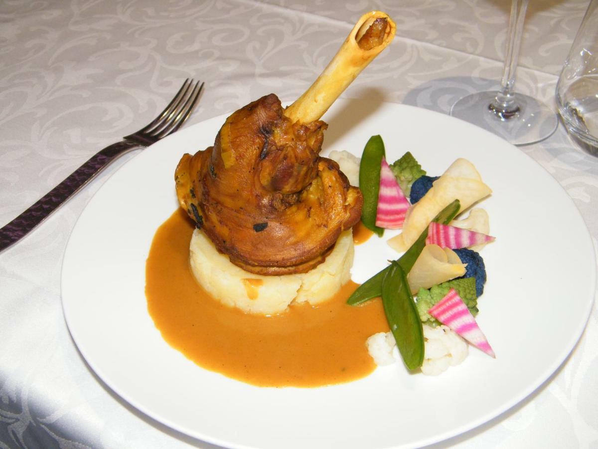 Logis Hotel Restaurant De L'Abbaye Ferrieres-en-Gatinais Eksteriør bilde